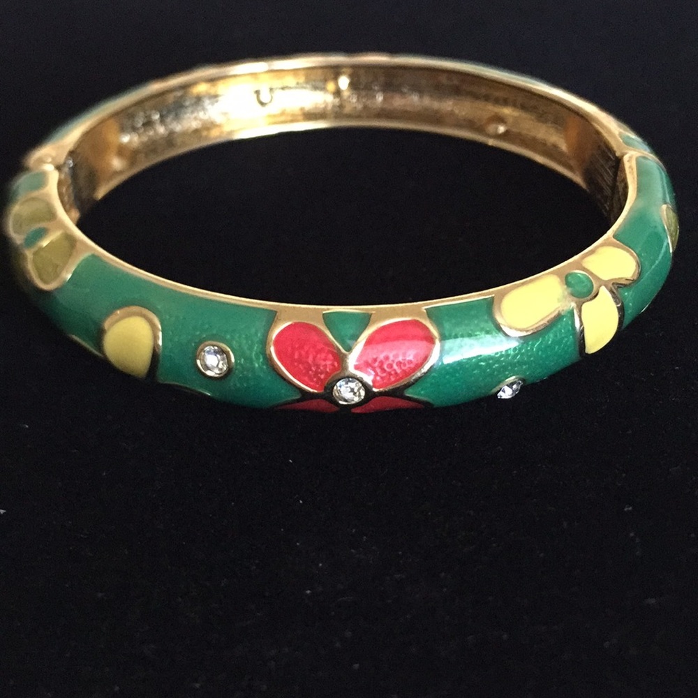 Flower gold tone bracelet